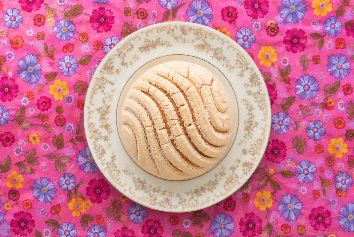 Vanilla concha on a floral pink tablecloth